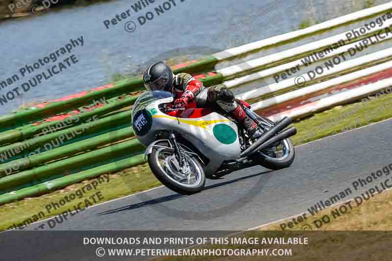 Vintage motorcycle club;eventdigitalimages;mallory park;mallory park trackday photographs;no limits trackdays;peter wileman photography;trackday digital images;trackday photos;vmcc festival 1000 bikes photographs